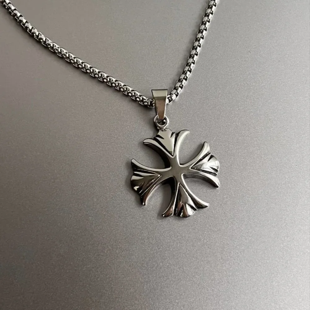 Y2K 2000s vintage heavy metal punk silver gothic cross pendant chain necklace